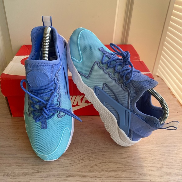 Huarache Run Ombré Blue Sneakers - Women - Picture 6 of 11